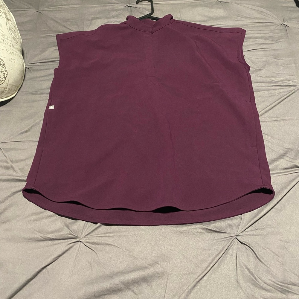 Figs scrub top